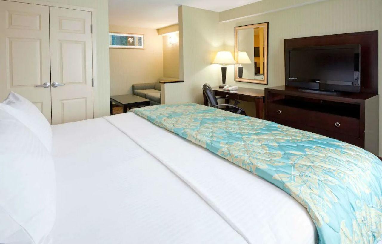 La Quinta Inn by Wyndham West Long Branch Ngoại thất bức ảnh